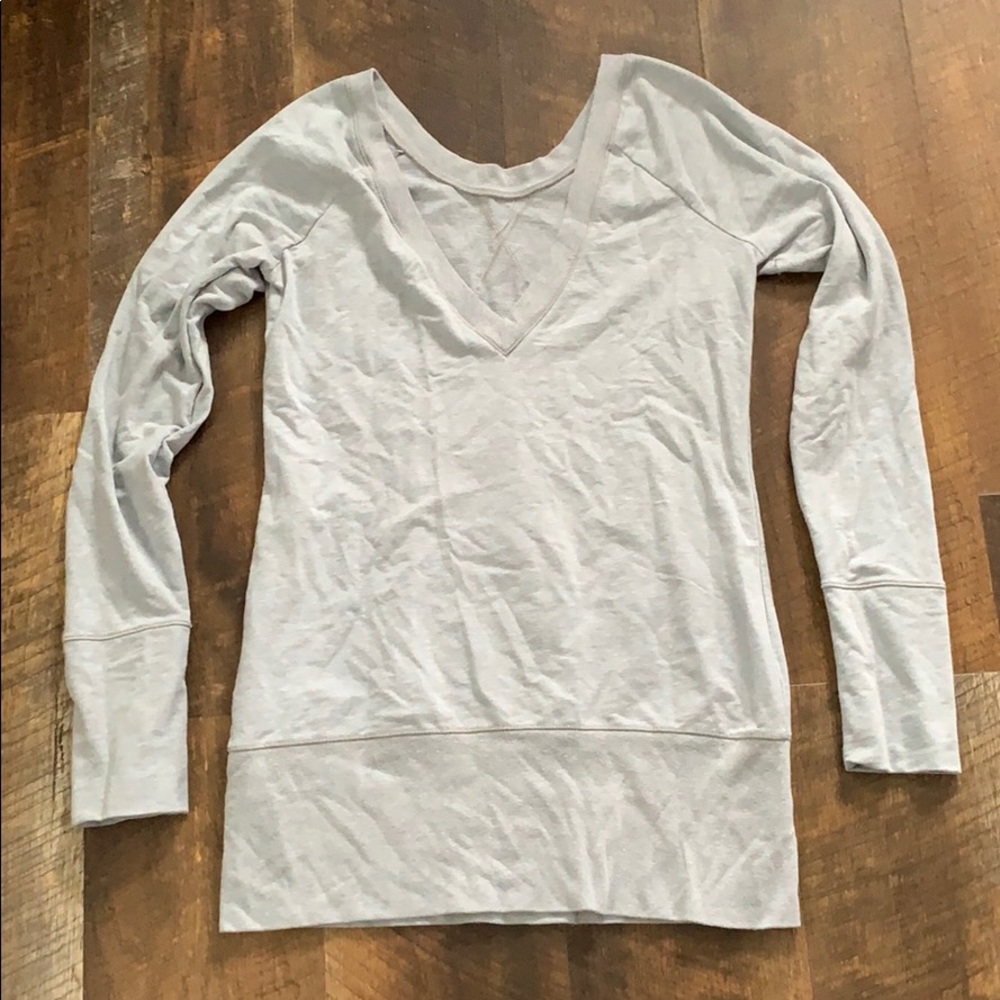 Drop back, v-neck sweater